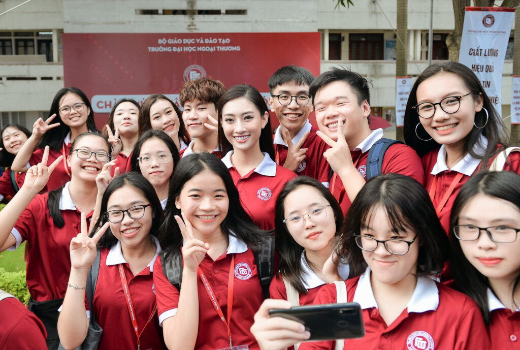 Thiết kế đồng phục cụ thể cho từng trường đại học