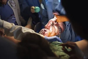 Câu Chuyện Bắt Đầu